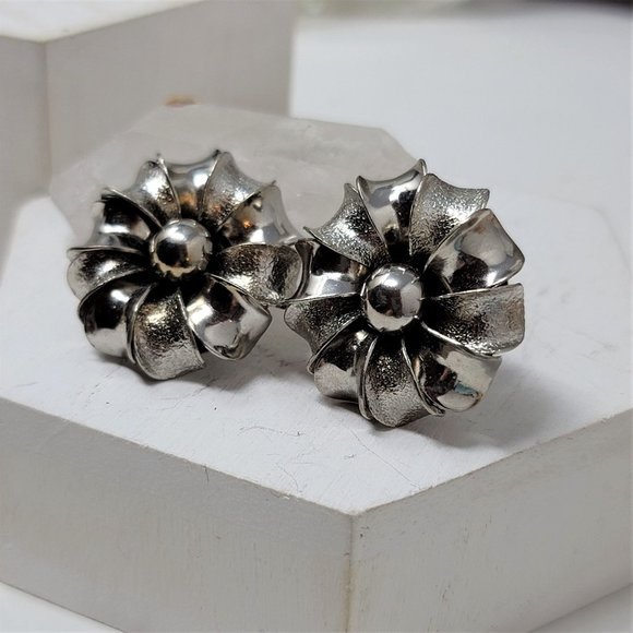 Vintage Silverton Flower Earrings Clip On Beautiful - Picture 2 of 6